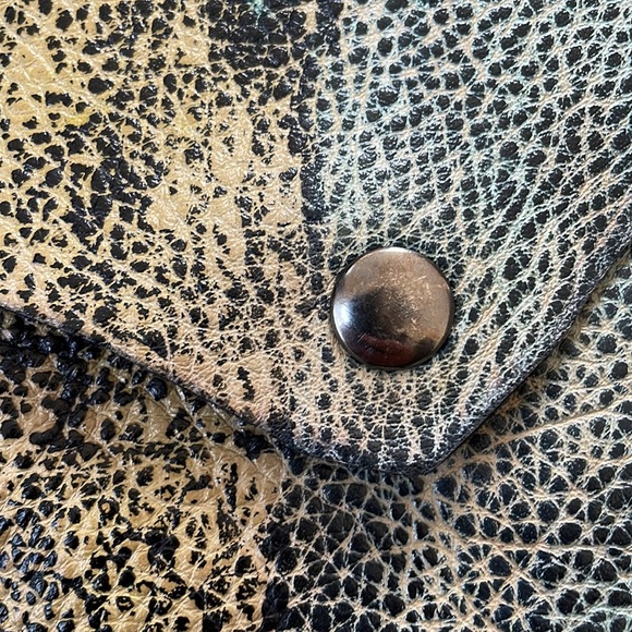 Tandy Leather handmade small crossbody blue yellow green black snap adjustable - Picture 3 of 15